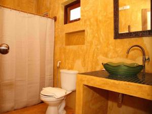 Koupelna v ubytování Him Naam Pai Resort