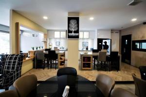 Posezení v ubytování Traders Inn Brunei + 79 fotografií