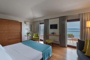 TV a/nebo společenská místnost v ubytování Hotel Eden
