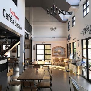 Restaurace v ubytování The Lighthouse Resort at Chanthaburi