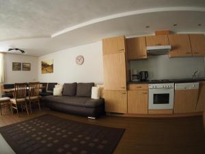 Kuchyňa alebo kuchynka v ubytovaní Ferienwohnung Dolomitenheim