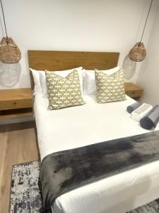 En eller flere senge i et værelse på Sunrise Waterfall at ELLIPSE + 22 billeder