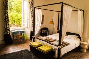 Postel nebo postele na pokoji v ubytování B&B Château de Fajac la Selve