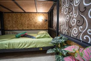 Postel nebo postele na pokoji v ubytování Gina hostel kohlanta