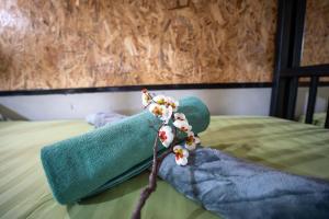 Postel nebo postele na pokoji v ubytování Gina hostel kohlanta