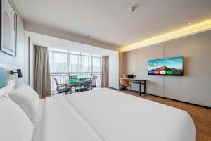 Postel nebo postele na pokoji v ubytování GreenTree Inn Yichun Mingyueshan Airport + 226 fotografií