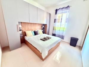 Postel nebo postele na pokoji v ubytování Modern Apartment In Centre Of Gzira