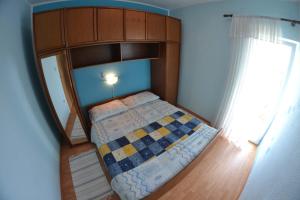 Posteľ alebo postele v izbe v ubytovaní Apartmani Jenny i Tania