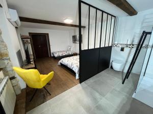 Postel nebo postele na pokoji v ubytování Chambre d'hôtes Domaine Cherps Spa et piscine