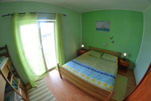 Posteľ alebo postele v izbe v ubytovaní Apartmani Jenny i Tania