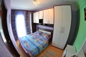 Posteľ alebo postele v izbe v ubytovaní Apartmani Jenny i Tania