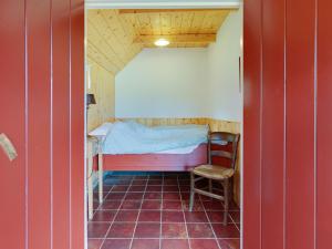 Postel nebo postele na pokoji v ubytování Cozy Apartment in Enschede near Forest