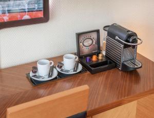 Příslušenství pro přípravu čaje a kávy v ubytování The Alfred Hotel