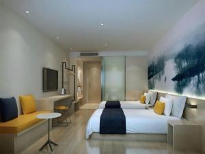 Postel nebo postele na pokoji v ubytování Ibis Styles Shanghai Qingpu Sports Center Hotel