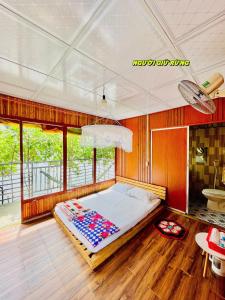 a bedroom with a large bed in a room at Người Giữ Rừng- Nhà hàng và Du Lịch Sinh Thái in Bình Ðại