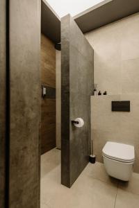 Vannituba majutusasutuses Walońska 19 - Luxury Loft Apartment - siłownia, sauna, self-check in - Fair Rentals