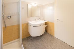 A bathroom at La Chioma di Berenice Garda Residence