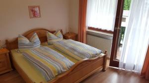 Postel nebo postele na pokoji v ubytování Pension Waldblick