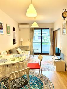 a living room with a couch and a table at 横浜中華街,元町,山手エリア観光に最適,静かで62平米快適な一軒家,鎌倉へも好アクセス! in Yokohama