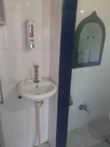 Koupelna v ubytování Surbhi Homestay