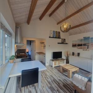 Kuchyň nebo kuchyňský kout v ubytování Holiday house de Bosuil - 2 km from the beach