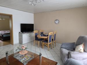 TV a/nebo společenská místnost v ubytování Ferienwohnung Beate & Burkhard