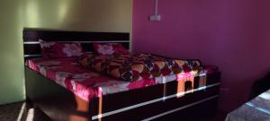 Ένα ή περισσότερα κρεβάτια σε δωμάτιο στο Patwal Home Stay