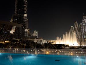 Bazén v ubytování EPIC NYE 2026 Highest-62nd-Floor Burj Khalifa Fireworks View at GRANDE SIGNATURE with VIP Airport Shuttle option for 6Guest nebo v jeho okolí + 103 fotografií