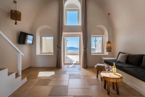 TV a/nebo společenská místnost v ubytování La Maltese Estate