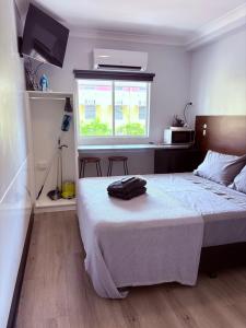 Ένα ή περισσότερα κρεβάτια σε δωμάτιο στο Darwin City Central - a cozy, budget one bedroom unit in complex in Darwin City!