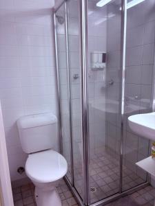 Ένα μπάνιο στο Darwin City Central - a cozy, budget one bedroom unit in complex in Darwin City!