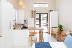 Η κουζίνα ή μικρή κουζίνα στο Studio 51 +12 φωτογραφίες