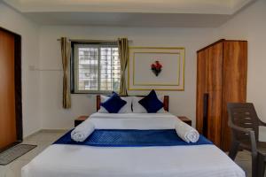 Ένα ή περισσότερα κρεβάτια σε δωμάτιο στο Hotel krishna Regency