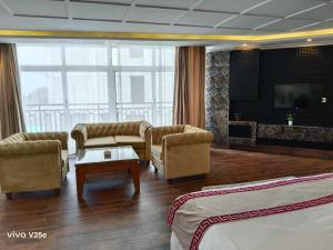 Χώρος καθιστικού στο Falettis Murree