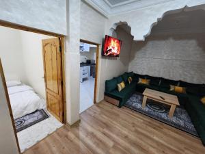 Μια τηλεόραση ή/και κέντρο ψυχαγωγίας στο Aappartement laayoune Achifaa