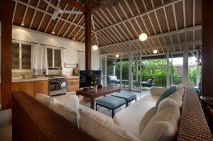 Η κουζίνα ή μικρή κουζίνα στο 3 Bedroom Villa with Private Pool in Berawa