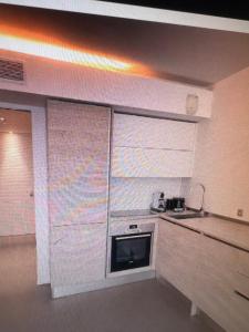 Una cocina o cocineta en Baie marquet frontière monaco 6 fotos más