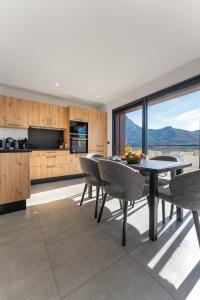 Kuchyň nebo kuchyňský kout v ubytování Les Restanques du lac