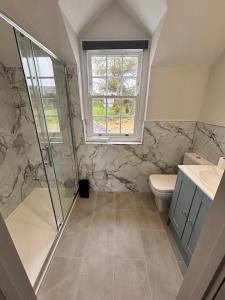 Koupelna v ubytování Gelli Genlas -Charming Farmhouse with Modern Twist