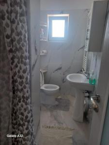 Ένα μπάνιο στο Ema +1 φωτογραφίες