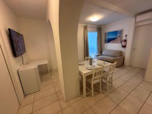 Μια τηλεόραση ή/και κέντρο ψυχαγωγίας στο Armonia Luxury Apartment