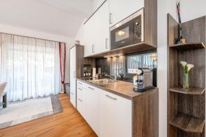 Kuchyň nebo kuchyňský kout v ubytování Zielhang365 - by myNests + 18 fotografií