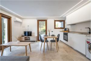 Η κουζίνα ή μικρή κουζίνα στο Tranquil Retreat Sunset Views