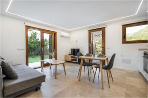 Χώρος καθιστικού στο Tranquil Retreat Sunset Views