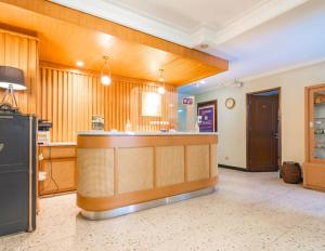 Ο χώρος του λόμπι ή της ρεσεψιόν στο Cihampelas Hotel 2