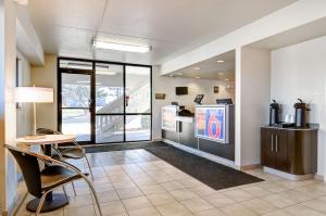 The lobby or reception area at Motel 6-Springfield, MO - North