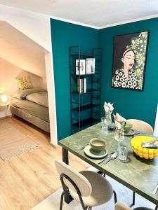 Χώρος καθιστικού στο Ferienwohnung Golden Hour mit Seeblick