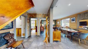 TV a/nebo společenská místnost v ubytování Gîte du Musée