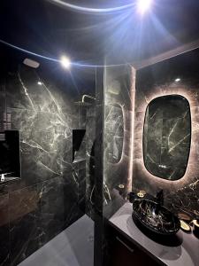 Μια τηλεόραση ή/και κέντρο ψυχαγωγίας στο Cinquante Nuances Ponotes