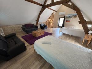 Fotografie z fotogalerie ubytování La Cave des Miracles v destinaci Dracy-le-Fort + 40 fotografií